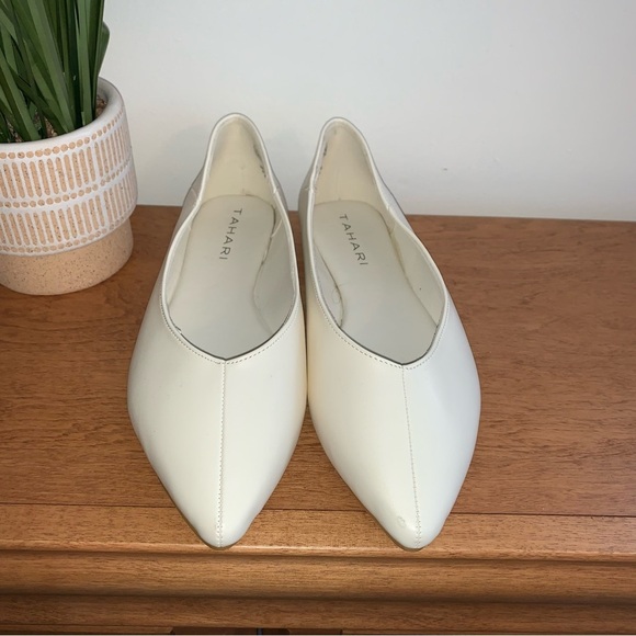 Tahari Women's Cream Loafers NWOT!! - Picture 4 of 6